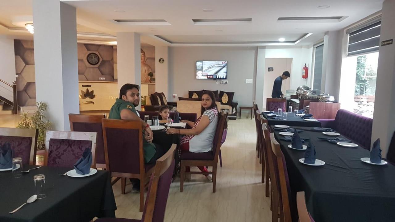 Ak Continental - Mcleodganj Hotell Dharamshala Exteriör bild