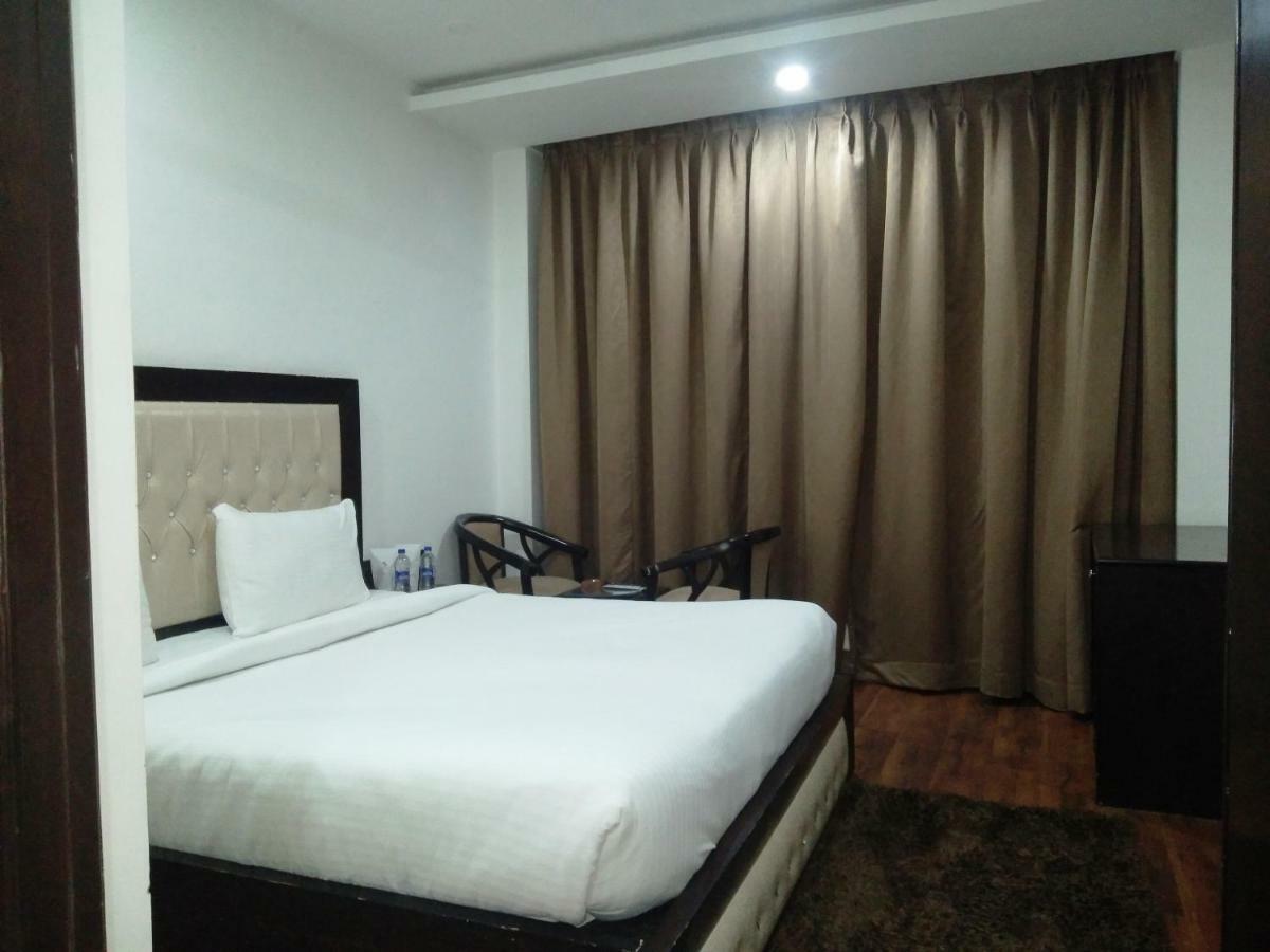 Ak Continental - Mcleodganj Hotell Dharamshala Exteriör bild