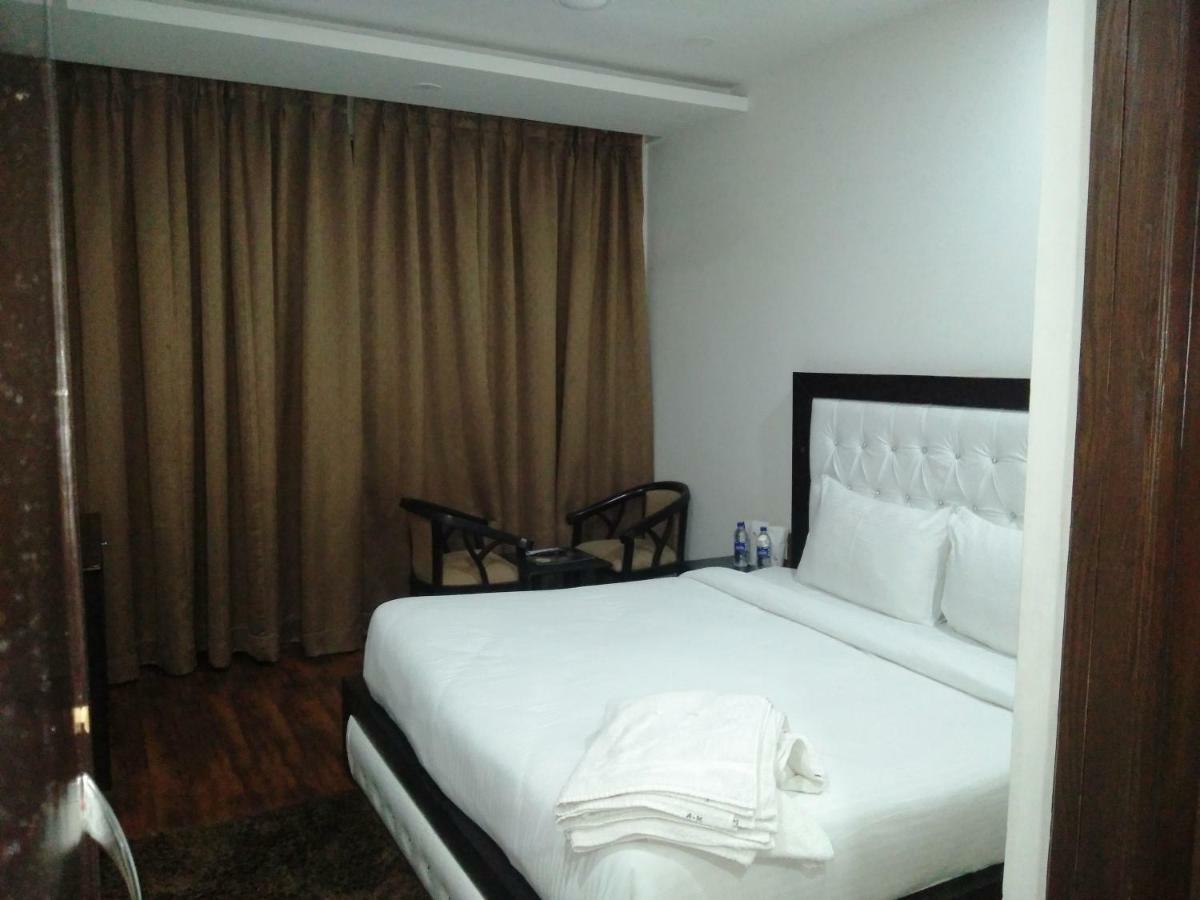 Ak Continental - Mcleodganj Hotell Dharamshala Exteriör bild