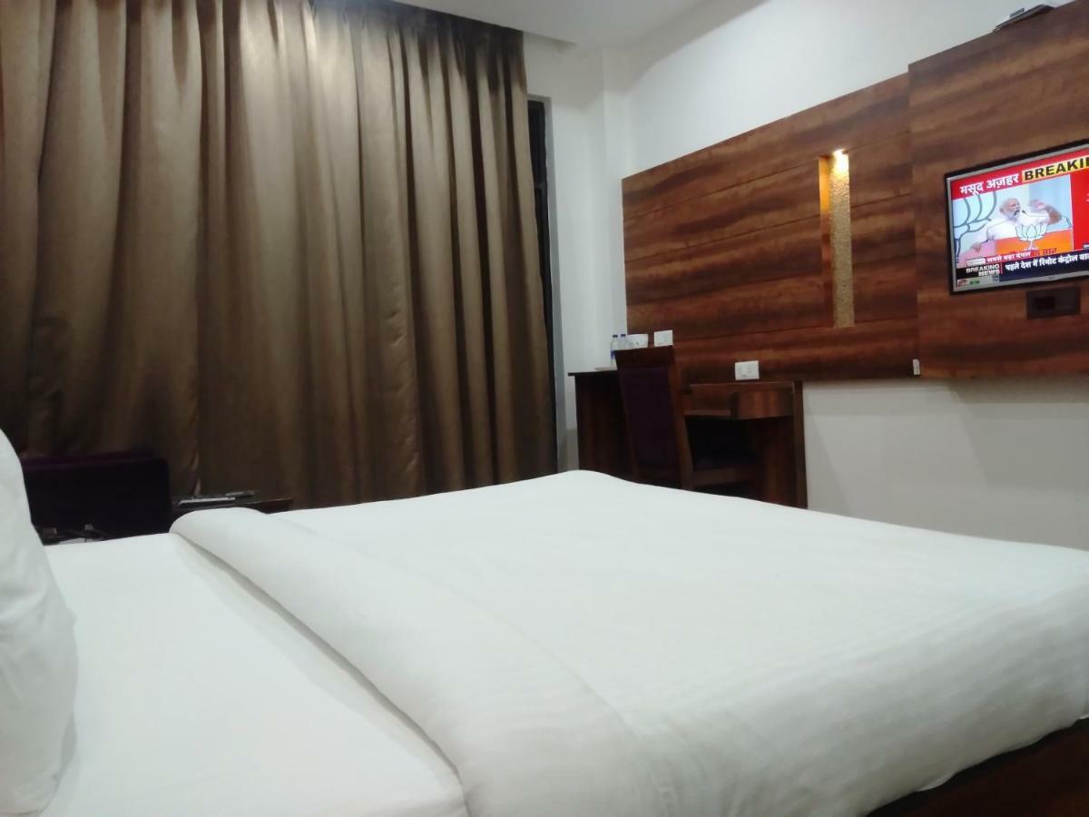 Ak Continental - Mcleodganj Hotell Dharamshala Exteriör bild