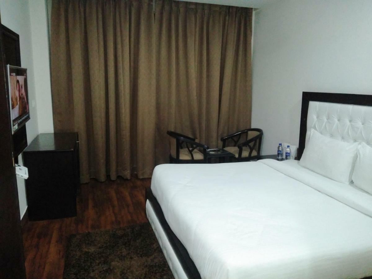 Ak Continental - Mcleodganj Hotell Dharamshala Exteriör bild