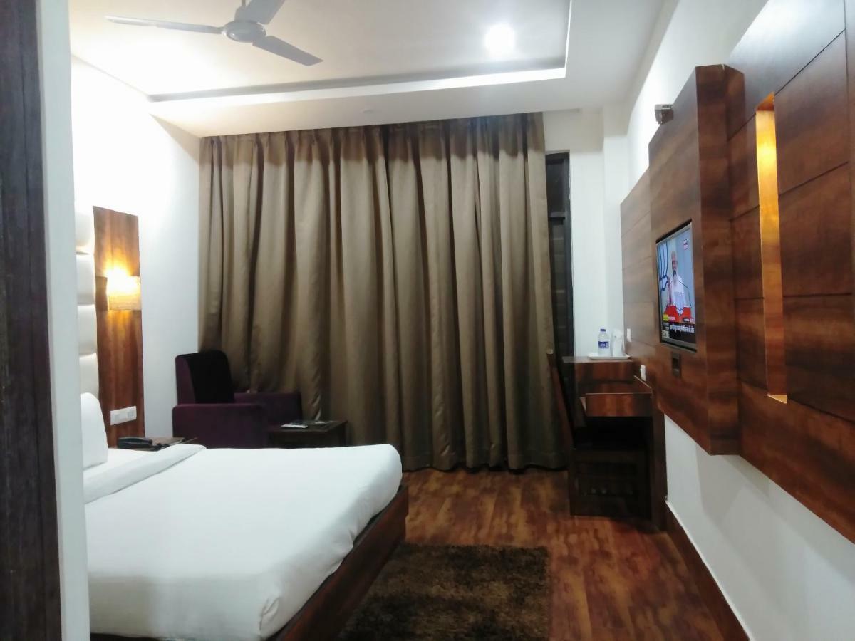 Ak Continental - Mcleodganj Hotell Dharamshala Exteriör bild