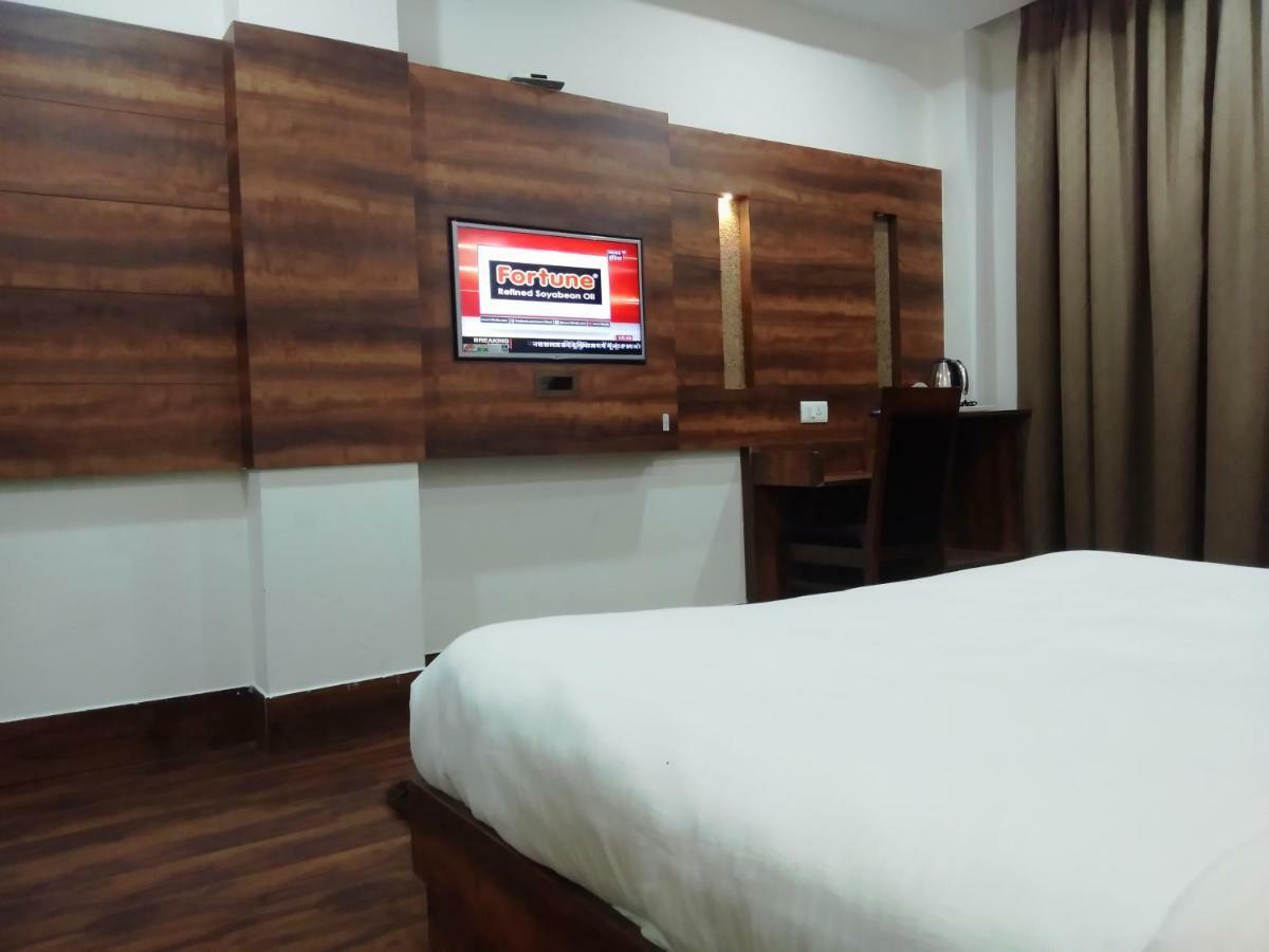 Ak Continental - Mcleodganj Hotell Dharamshala Exteriör bild