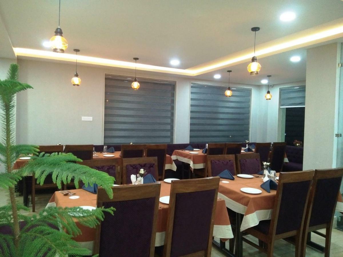 Ak Continental - Mcleodganj Hotell Dharamshala Exteriör bild
