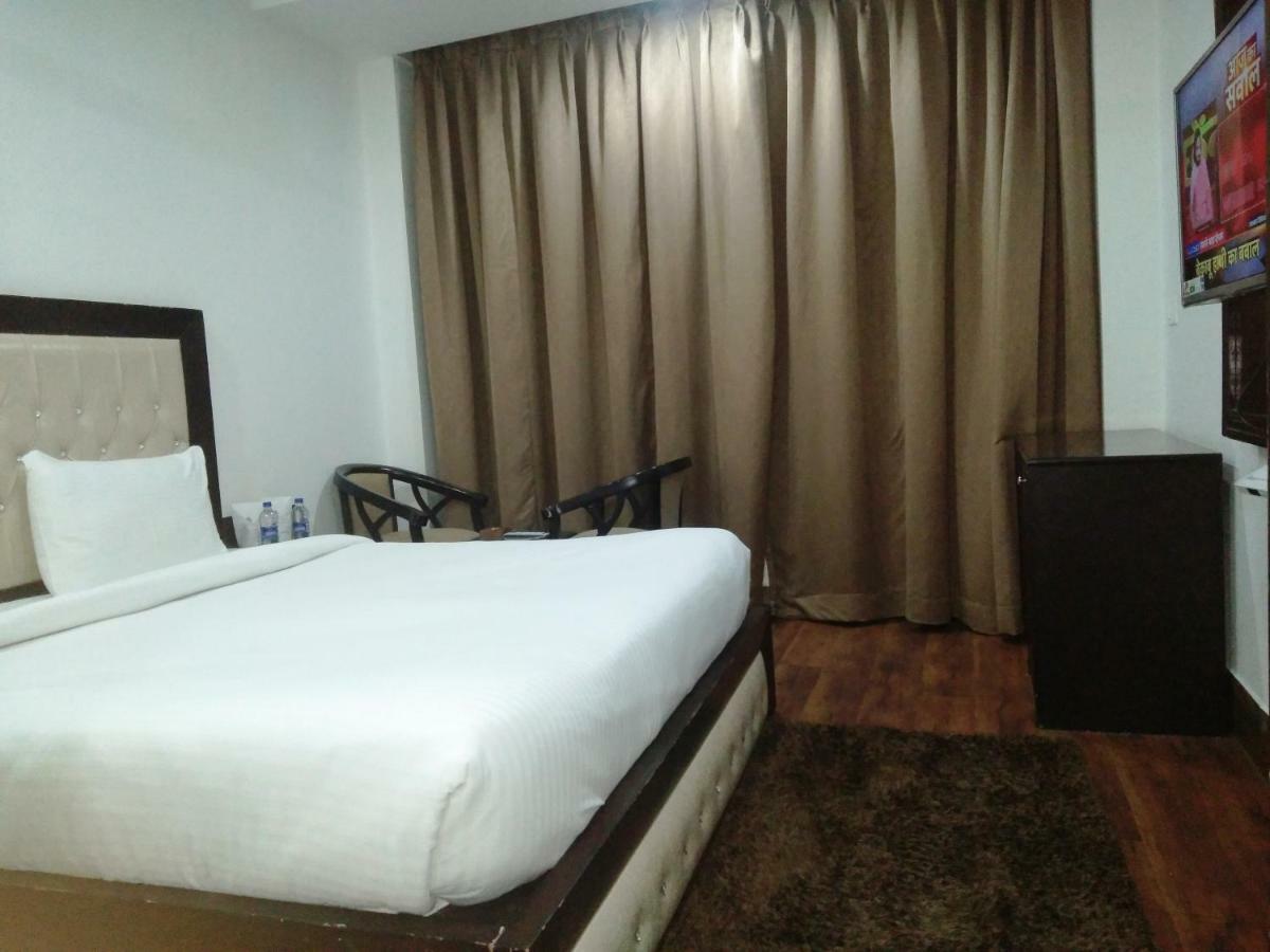 Ak Continental - Mcleodganj Hotell Dharamshala Exteriör bild