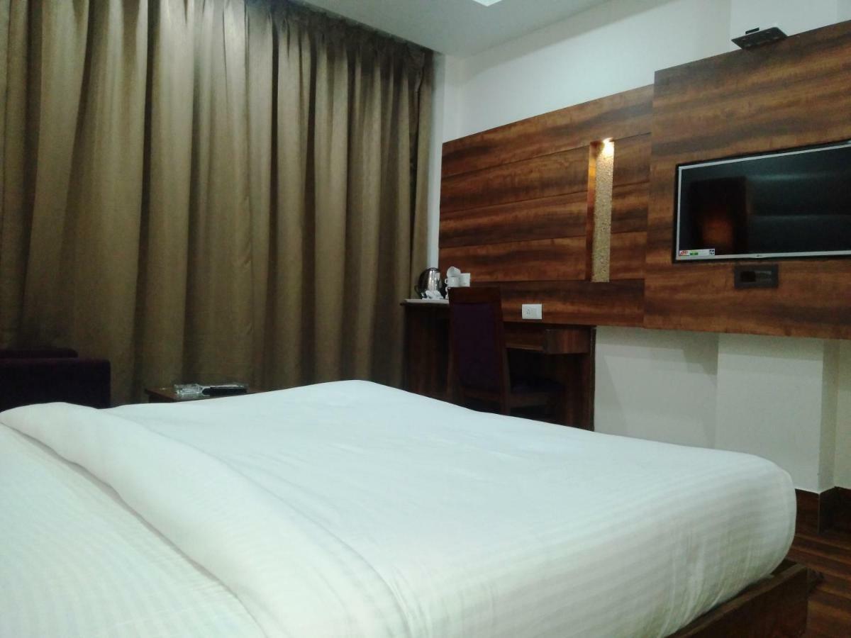 Ak Continental - Mcleodganj Hotell Dharamshala Exteriör bild