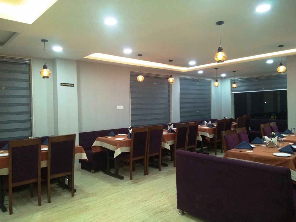 Ak Continental - Mcleodganj Hotell Dharamshala Exteriör bild