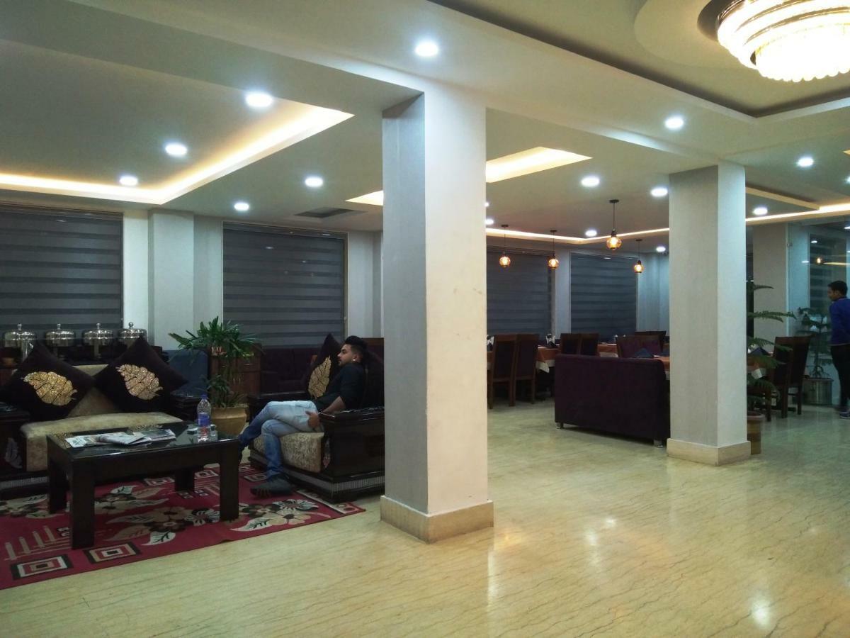 Ak Continental - Mcleodganj Hotell Dharamshala Exteriör bild