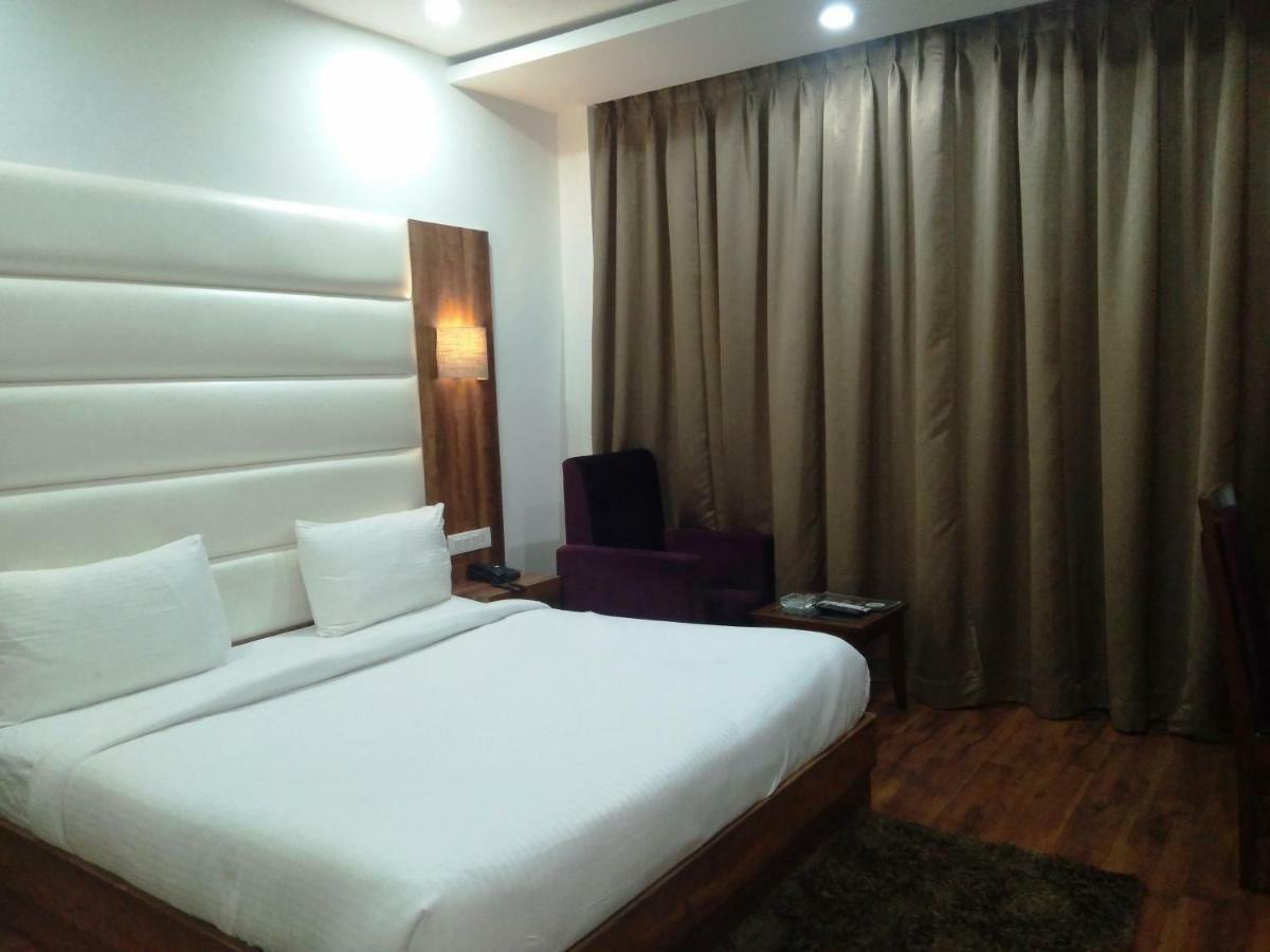 Ak Continental - Mcleodganj Hotell Dharamshala Exteriör bild