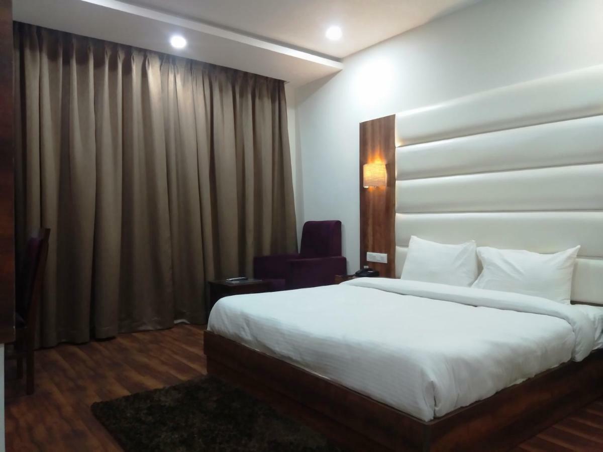 Ak Continental - Mcleodganj Hotell Dharamshala Exteriör bild