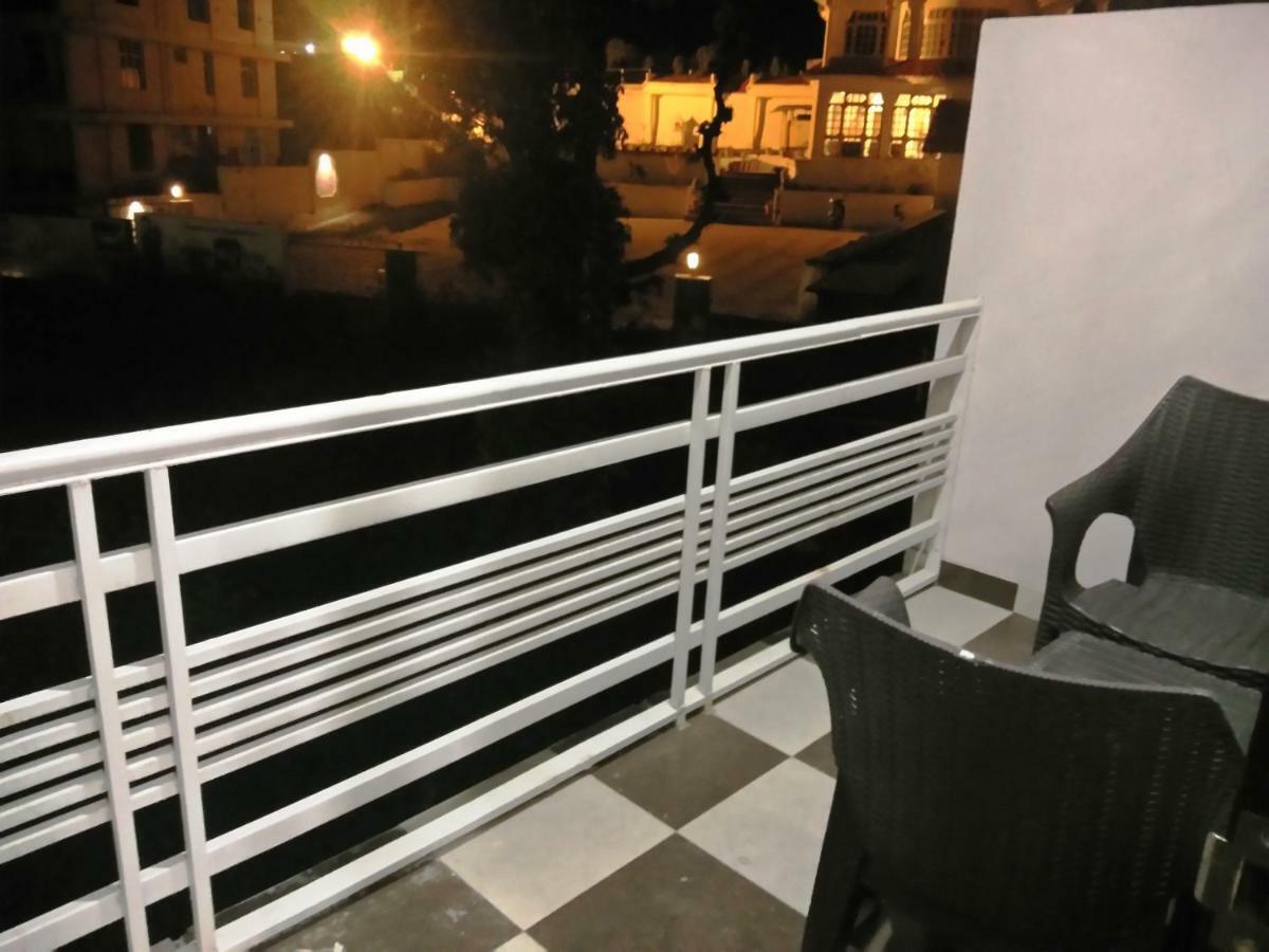 Ak Continental - Mcleodganj Hotell Dharamshala Exteriör bild