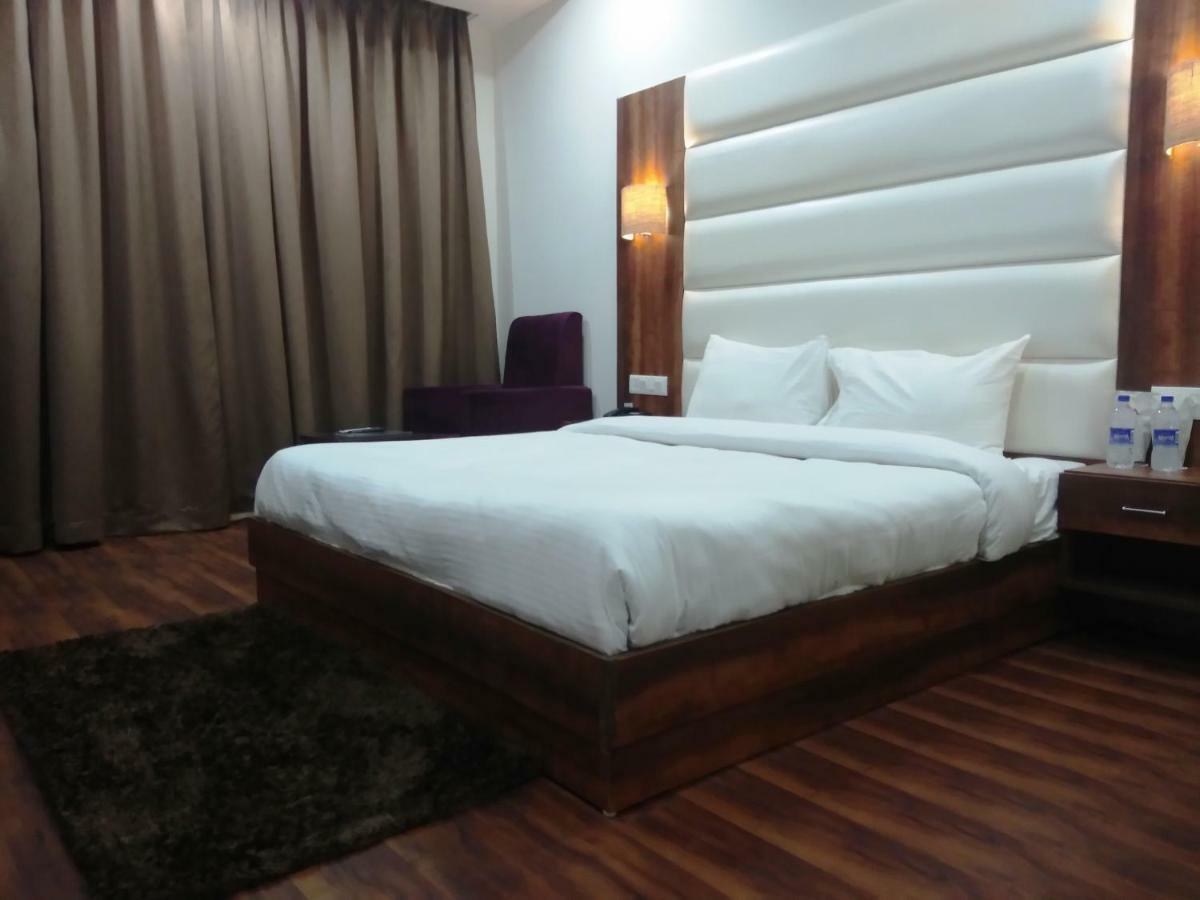 Ak Continental - Mcleodganj Hotell Dharamshala Exteriör bild