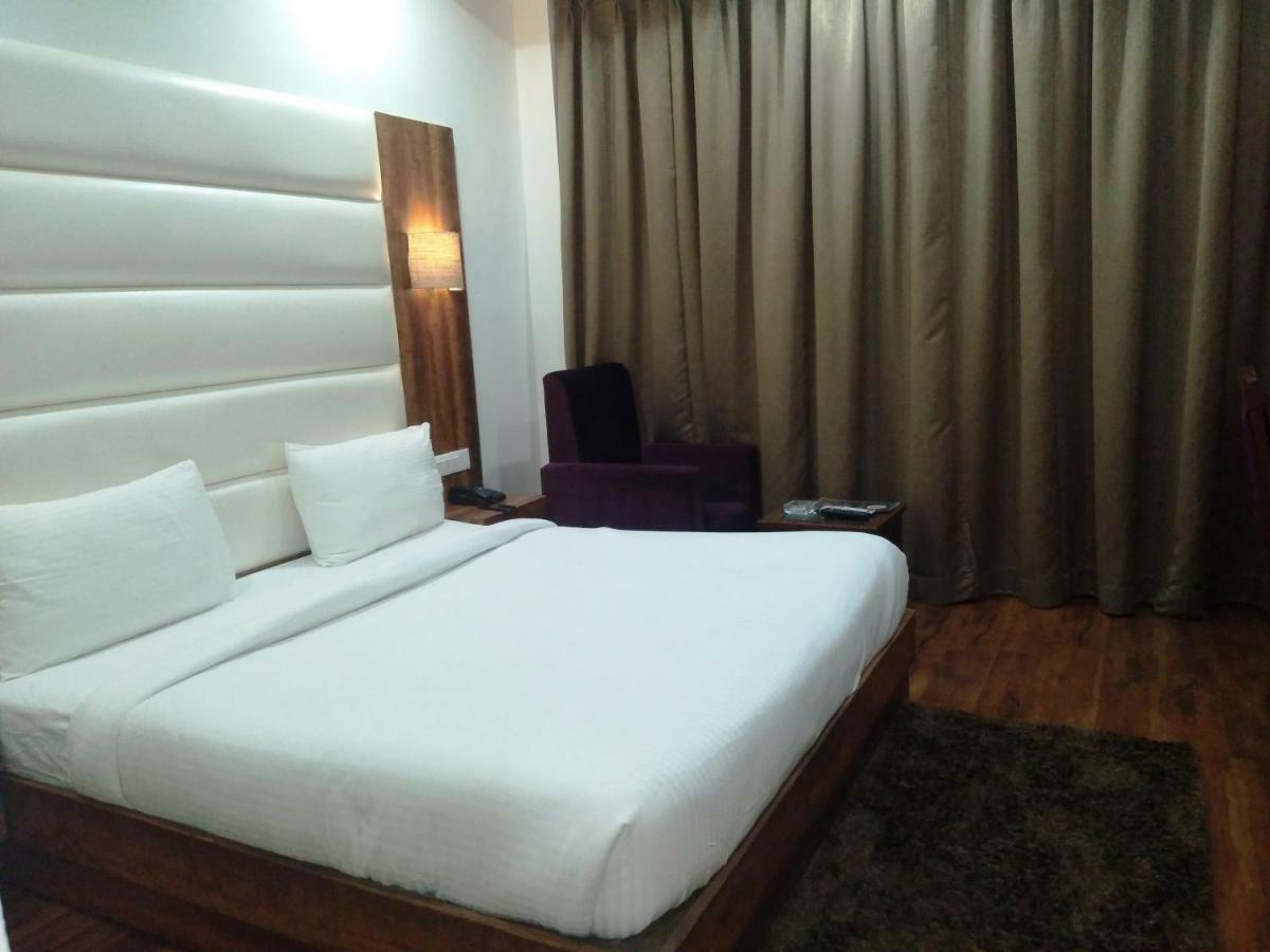 Ak Continental - Mcleodganj Hotell Dharamshala Exteriör bild