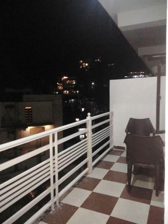 Ak Continental - Mcleodganj Hotell Dharamshala Exteriör bild