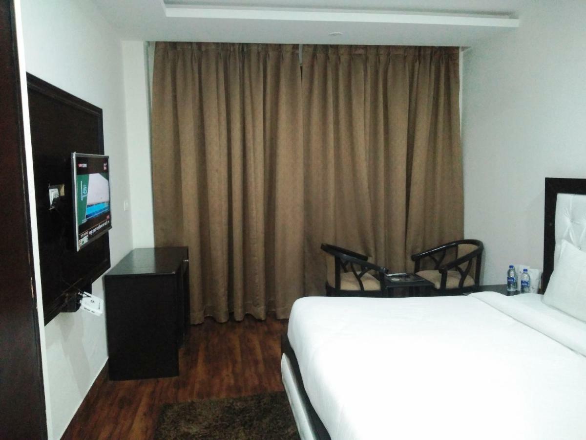Ak Continental - Mcleodganj Hotell Dharamshala Exteriör bild