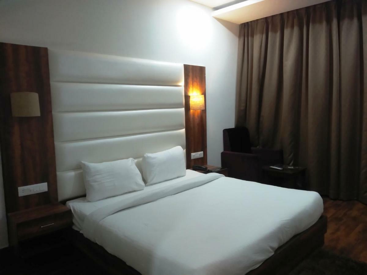 Ak Continental - Mcleodganj Hotell Dharamshala Exteriör bild